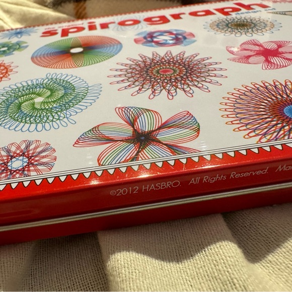 Spirograph Design Set with Pens - Picture 3 of 4
